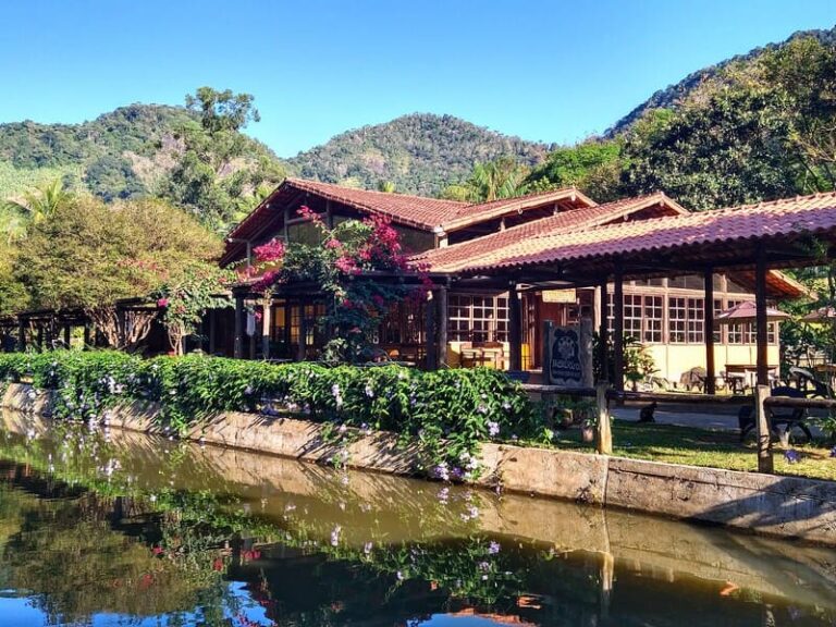 Sede do rancho à beira do lago, em Cariacica