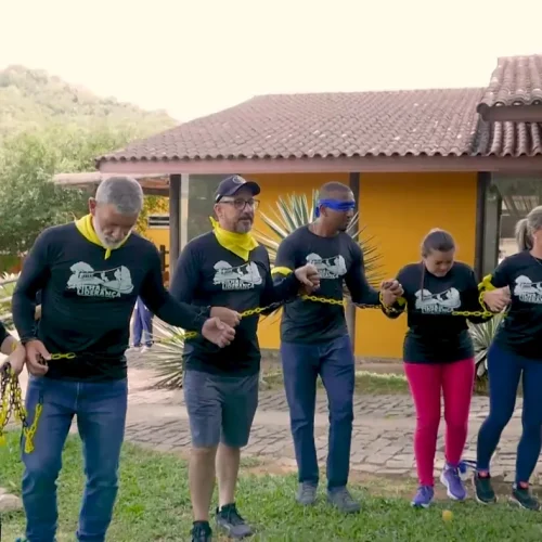 Atividade em roda na área verde com a equipe do parque — Wellness Day no Vale do Moxuara